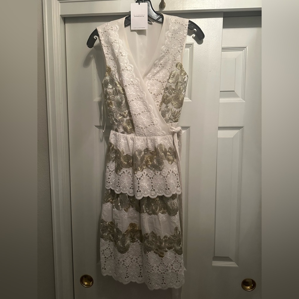 DVF (Diane von Furstenberg) white dress with gold accents NWT size 6 Georgica